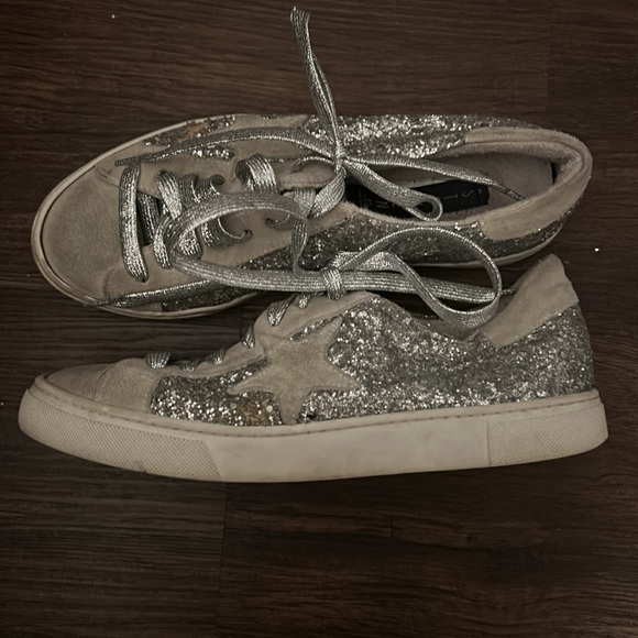 Steve Madden Silver & White Glitter All Star Sneakers - Size 9 - Picture 2 of 6